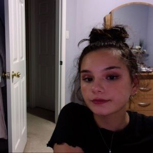 Meet your Posher, Alicia